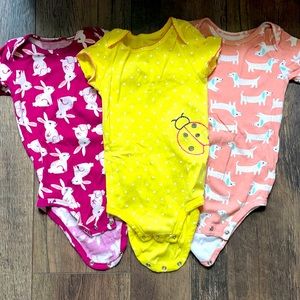 Carter’s onesies //24mos// 3 pack